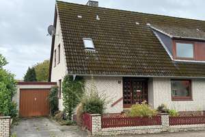 Doppelhaushälfte mit Garage & kleinem Südgarten  (ideal für zwei Generationen -keine abgeschl. Whg.) – Fischdiek 1a, 25524 Itzehoe – Vorschaubild 1