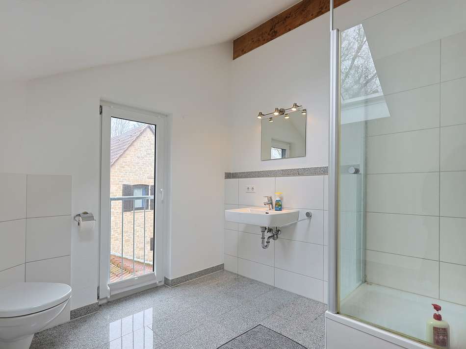 Hell gefliestes Tageslichtb...