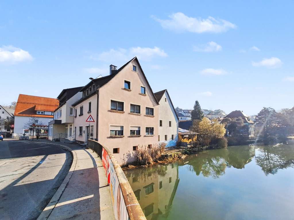 Immobilie in Hartenstein - Teilvermietetes Wohn- und Geschäftshaus im Kern von Velden - Bild 1