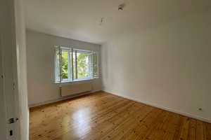 Charmante 3-Zimmer-Wohnung mit Balkon und Dielenboden in sonniger Lage des Kissingen-Viertels – Retzbacher Weg 65, 13189 Berlin – Vorschaubild 4