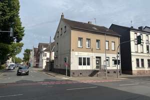 Mehrfamilienhaus mit Lagerfläche und Garage