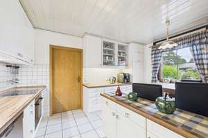 Familienfreundlicher Bungalow mit Vollkeller, Garage und großem Garten im Wolfsburger Speckgürtel – Bergmannskamp 14, 38448 Wendschott, Wolfsburg – Vorschaubild 3