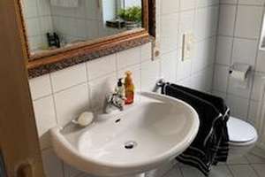 Helle 3 Zimmerwohnung mit Balkon,Wintergarten und Carport Stellplatz – Leipzigerstraße 14, 91438 Bad Windsheim – Vorschaubild 3