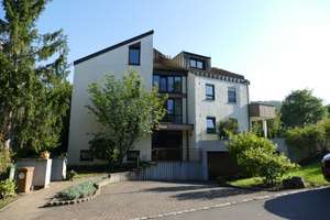 Sofort einziehen: Schöne Wohnung mit XL-Gartenterrasse im Architektenhaus in Halbhöhenlage
