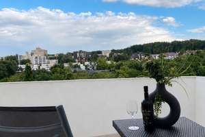 Lichtdurchflutete 3,5-Zimmer-Wohnung mit zwei Balkonen, Aufzug und Grünblick in Bochum-Steinkuhl – Markstraße 97, 44801 Querenburg, Bochum – Vorschaubild 3