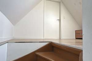Gemütliches Dachgeschosszimmer mit eigener Küchenzeile in Stuttgart-Obertürkheim – Augsburger Straße 351, 70327 Untertürkheim (Ortsteil), Stuttgart – Vorschaubild 5