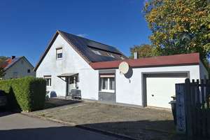 „Zwei Wohneinheiten, Garten & PV – viel Haus für wenig Geld!“ – Die vollständige Adresse der Immobilie erhältst du vom Anbieter., 97633 Höchheim – Vorschaubild 3