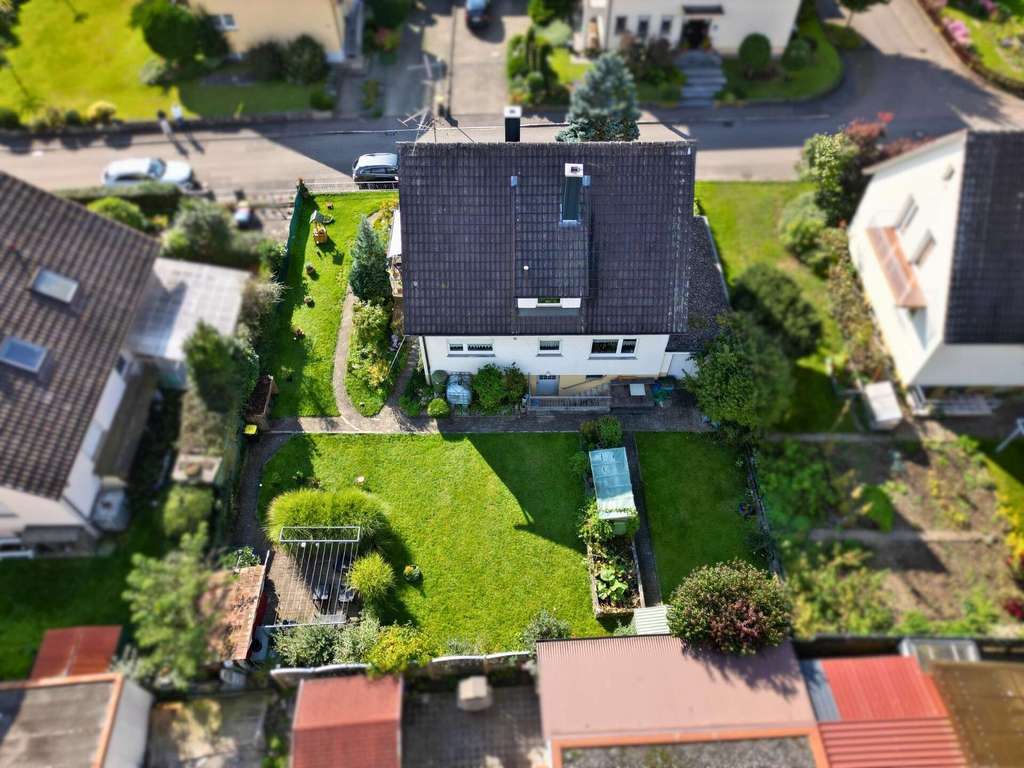 Immobilie in Singen (Hohentwiel) - Charmantes Zweifamilienhaus in Singen-Beuren mit Garage - Bild 4