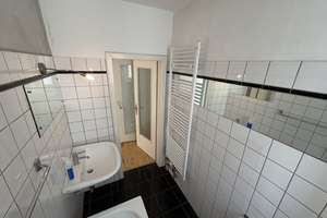 Stilvolle Altbauwohnung mit Charakter in zentraler Lage in Düsseldorf – Die vollständige Adresse der Immobilie erhältst du vom Anbieter., 40479 Pempelfort, Düsseldorf – Vorschaubild 12