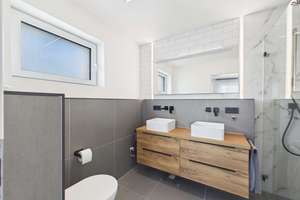 Luxus-MFH in Regensburg – kernsaniert, Garten, Pool & PV-Anlage auf Neubauniveau! – Die vollständige Adresse der Immobilie erhältst du vom Anbieter., 93055 Burgweinting-Harting, Regensburg – Vorschaubild 18