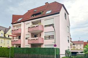 Urbanes Wohnen mit Wohlfühlfaktor – Helle 2-Zimmer-Wohnung mit Balkon und Außenstellplatz – Die vollständige Adresse der Immobilie erhältst du vom Anbieter., 86165 Lechhausen-Süd, Augsburg – Vorschaubild 1