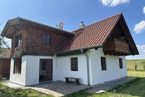 Berg - Wunderbares Haus in idyllischer Alleinlage. Bestens modernisiert - Technisch hochwertig.
