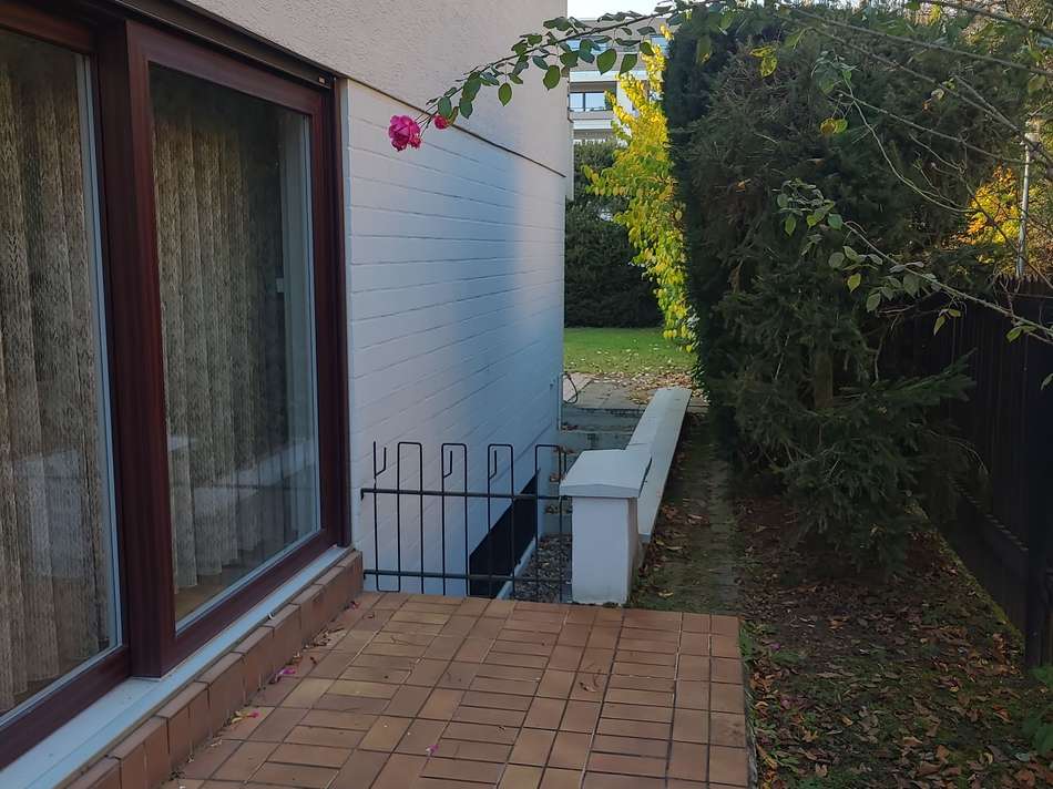 Hausseite Terrase und Türe