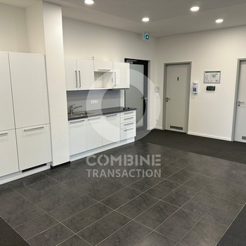 Moderne Büroflächen mit Dachterrasse und Bergblick  - exklusiv bei combine Transaction