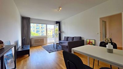Bezugsfreie sanierte 2-Zimmer-Wohnung mit EBK, Lift, Loggia und Stellplatz in Wilmersdorf!