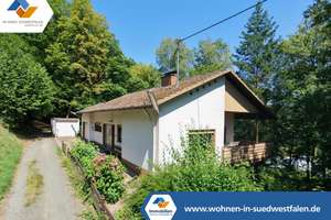 Wohnhaus mit Appartement und zwei Garagen am Waldrand!