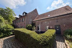 Exklusive Maisonette-Wohnung im stilvollen Herrenhaus – hochwertig renoviert mit Garten – Die vollständige Adresse der Immobilie erhältst du vom Anbieter., 50769 Merkenich, Köln – Vorschaubild 2