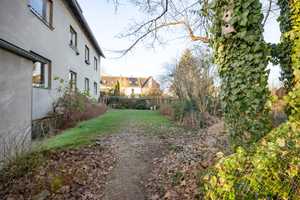 Mehrfamilienhaus mit 2 Garagen || Großes Grundstück mit schönem Garten – Köln – Vorschaubild 4