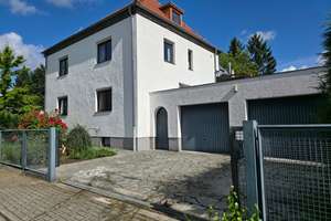 9-Zimmer Mehrfamilienhaus mit großen Garten und Pool