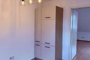 Lichtdurchflutete 2-Zimmer-DG-Wohnung in Poppelsdorf – renoviert & mit EBK – Sebastianstraße 17, 53115 Poppelsdorf, Bonn – Vorschaubild 4