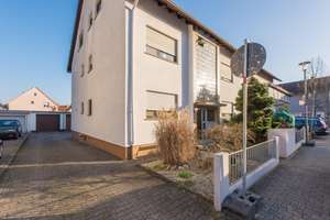 Provisionsfrei - Super gepflegtes Dreifamilienhaus mit tollen Grundrissen, am Schwimmbad – Die vollständige Adresse der Immobilie erhältst du vom Anbieter., 68782 Brühl – Vorschaubild 2