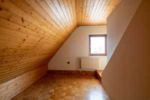 FÜR HOLZLIEBHABER! Freistehendes Einfamilienhaus mit großer Garage und schönem Garten
 – Ravensburg (Kreis) – Vorschaubild 32