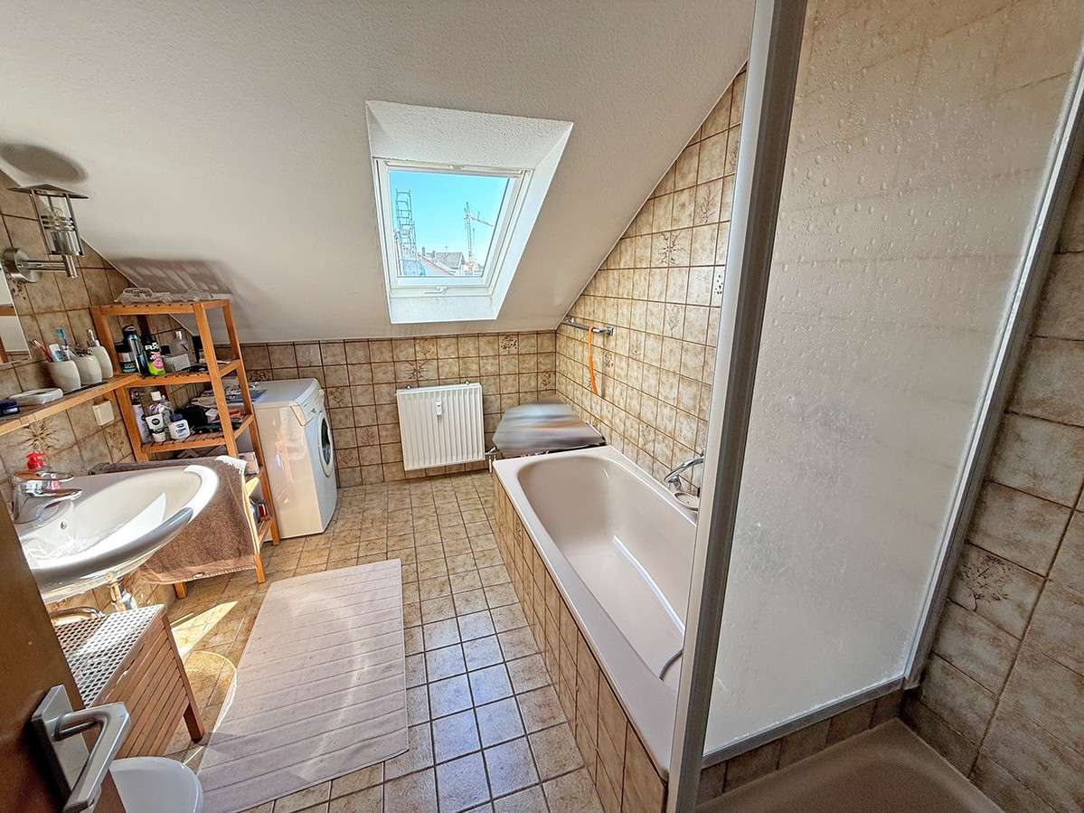 Immobilie in Nußloch - Seltene Gelegenheit - Herrliche 2,5 Zimmer - Dachgeschoßwohnung in begehrter ruhiger Wohnlage - Bild 1
