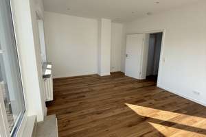 Penthouse-Feeling in Stuttgart:  Rundum-Balkon & TG-Stellplatz (saniert 2024) – Wildunger Straße 43, 70372 Seelberg, Stuttgart – Vorschaubild 3