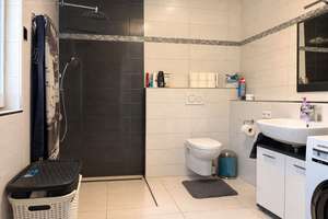 Modernes Einfamilienhaus KfW-70, Energieklasse A+ – Großer Garten mit Pool und Terrasse – Die vollständige Adresse der Immobilie erhältst du vom Anbieter., 68307 Sandhofen, Mannheim – Vorschaubild 11