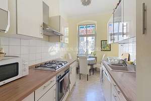 Voll möblierte 2-Zimmer-Altbauwohnung mit Balkon in attraktiver Lage – Die vollständige Adresse der Immobilie erhältst du vom Anbieter., 10585 Mitte (Ortsteil), Berlin – Vorschaubild 3