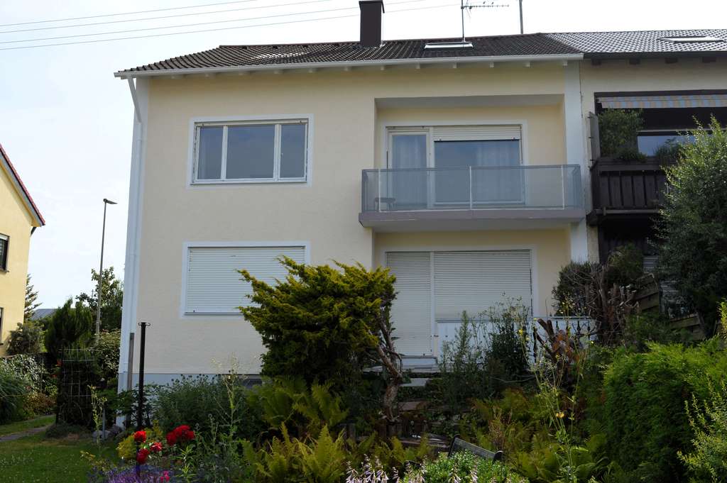 Immobilie in Vöhringen - Geräumiges 9-Zimmer Haus mit Garage in Vöhringen - Bild 1