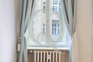 VIDEO: Altbaucharme nahe Ku´damm - Holzdielen, hohe Decken & Balkon – Berlin – Vorschaubild 7