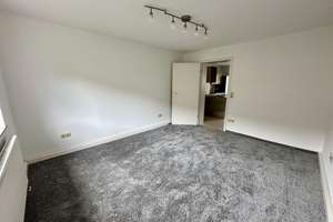 Frisch renovierte 2-Zimmer-Wohnung mit Balkon, Einbauküche und Stellplatz in der Zellerau – 97082 Zellerau, Würzburg – Vorschaubild 10
