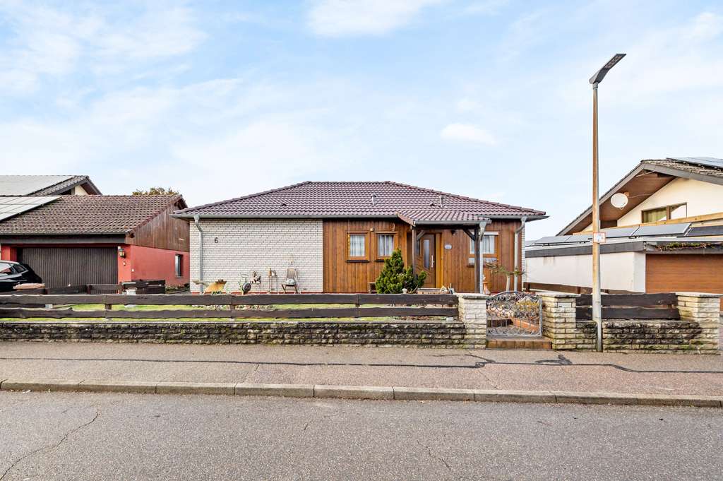 Immobilie in Niedernhall - Charmantes Einfamilienhaus mit großzügigem Grundstück in Niedernhall! - Bild 1