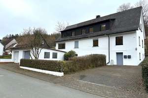 Mehrfamilienhaus mit 3 Wohneinheiten in Hatzfeld-Eifa – renoviert, jedoch mit Feuchtigkeitsschäden – Die vollständige Adresse der Immobilie erhältst du vom Anbieter., 35116 Hatzfeld (Eder) – Vorschaubild 1