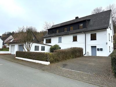 Mehrfamilienhaus mit 3 Wohneinheiten in Hatzfeld-Eifa – renoviert, jedoch mit Feuchtigkeitsschäden