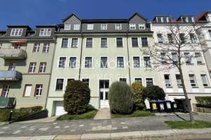 Gepflegtes Mehrfamilienhaus mit Balkonen