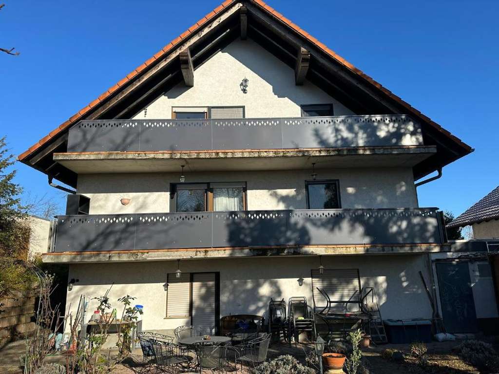 Immobilie in Kirchheimbolanden - Gepflegtes Mehrfamilienhaus mit schönem Garten 4 Stellplätze und Garage - Bild 0
