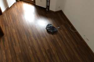 Helles Wohnjuwel auf 2 Ebenen: 2,5-Zi.-Galerie-Wohnung mit Balkon, große Dachterrasse & Stellplatz  – Niemöllerallee 17, 81739 Altperlach, München – Vorschaubild 2
