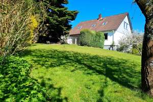 Saniertes Wohnhaus mit Einliegerwohnung, zwei Garagen und großem Grundstück – Die vollständige Adresse der Immobilie erhältst du vom Anbieter., 31787 Hameln – Vorschaubild 1