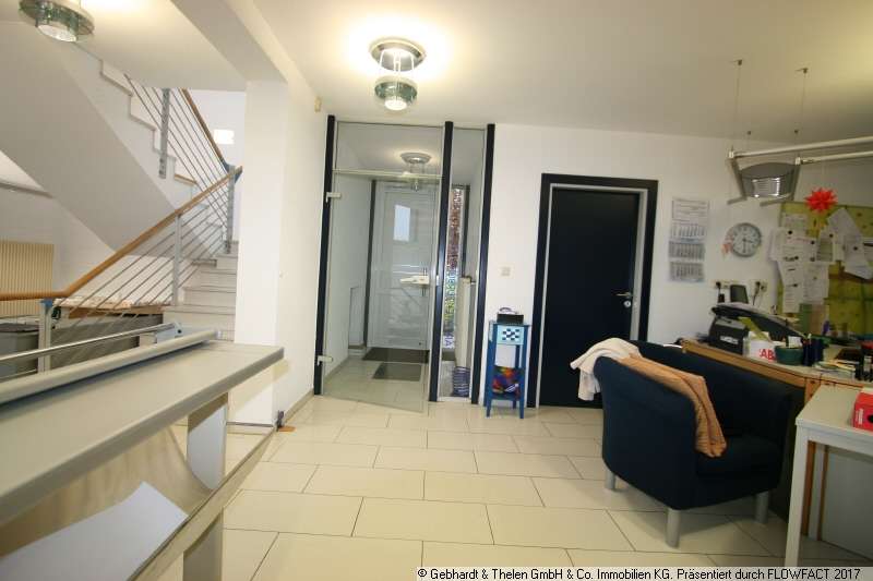 Immobilie in Grabfeld - Vielseitiges Haus mit Potenzial in ruhiger Lage von Jüchsen - Bild 2