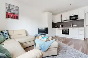 Stilvolle 2-Raum-Wohnung mit EBK in Potsdam – Zum Wasserturm 12, 14473 Potsdam – Vorschaubild 1