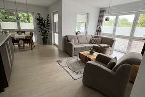 Zur Selbstnutzung! barrierearme 4-Raumwohnung mit Vollbad, FB-Hzg., HWR, Kamin und Süd-Balkon – Neubrandenburger Straße 0, 18055 Brinckmansdorf, Rostock – Vorschaubild 1