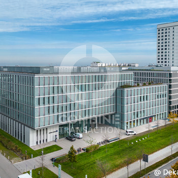 Hochwertige Büroflächen mit ansprechender Glasfassade. combine Transaction