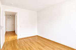 Freie 3-Zimmer-Maisonette | Galerie | Süd-Loggia  | Parkett | Fußbodenhzg. | Lift | KfW 40 A+ – Die vollständige Adresse der Immobilie erhältst du vom Anbieter., 81549 Südgiesing, München – Vorschaubild 5