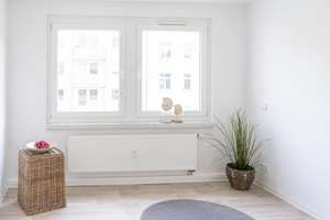 2-Raum-Erdgeschosswohnung mit Balkon nahe Parkanlage – Altenhainer Str. 36, 9126 Bernsdorf, Chemnitz – Vorschaubild 2