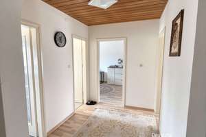 Ruhig gelegene Dreizimmerwohnung mit Balkon und Tiefgaragenstellplatz in München-Am Hart – 80937 Am Hart, München – Vorschaubild 7