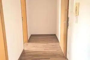 ***GEMÜTLICHE WOHNUNG MIT BALKON IM GEPFLEGTEM MFH-AUFZUG-TIEFGARAGENSTELLPLATZ*** – Philippstr. 8, 9130 Chemnitz – Vorschaubild 5