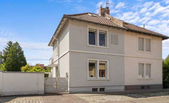 Sanierungsbedürftige DHH mit Potenzial – Garten & Terrasse in ruhiger Lage in KA-Daxlanden