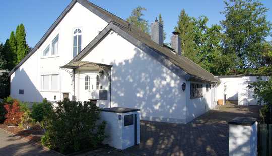 Bild von Luxuriöses, freistehendes Einfamilienhaus mit Einliegerwohnung, riesigem Garten und Top-Lage!